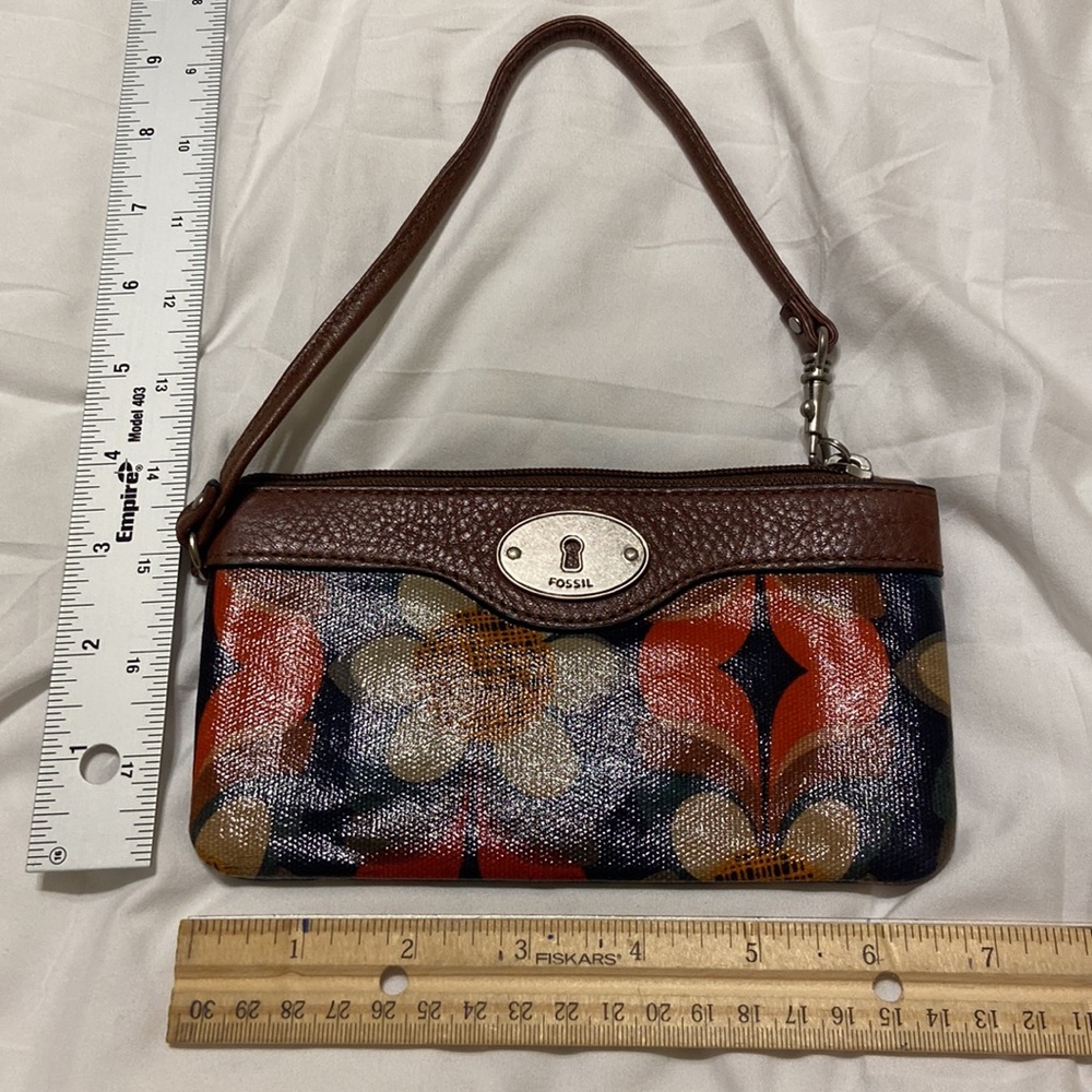 Fossil Floral Key-per clutch wristlet ADORABLE EXCELLENT CONDITION! On the go! - Picture 4 of 8